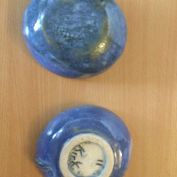 Handmade blue glazed art pottery small jar with lid signed - Picture 6 of 6